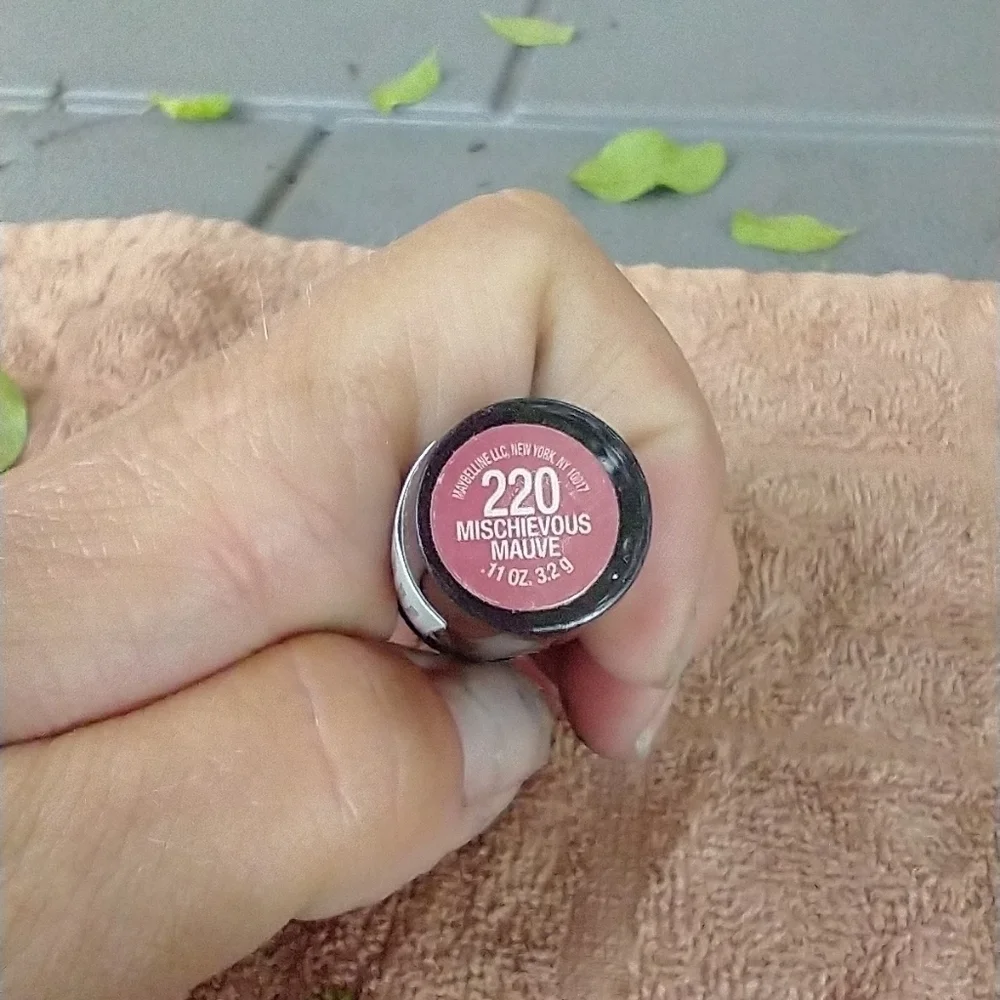 Volume xl seduction plumping lip color 220 mischie